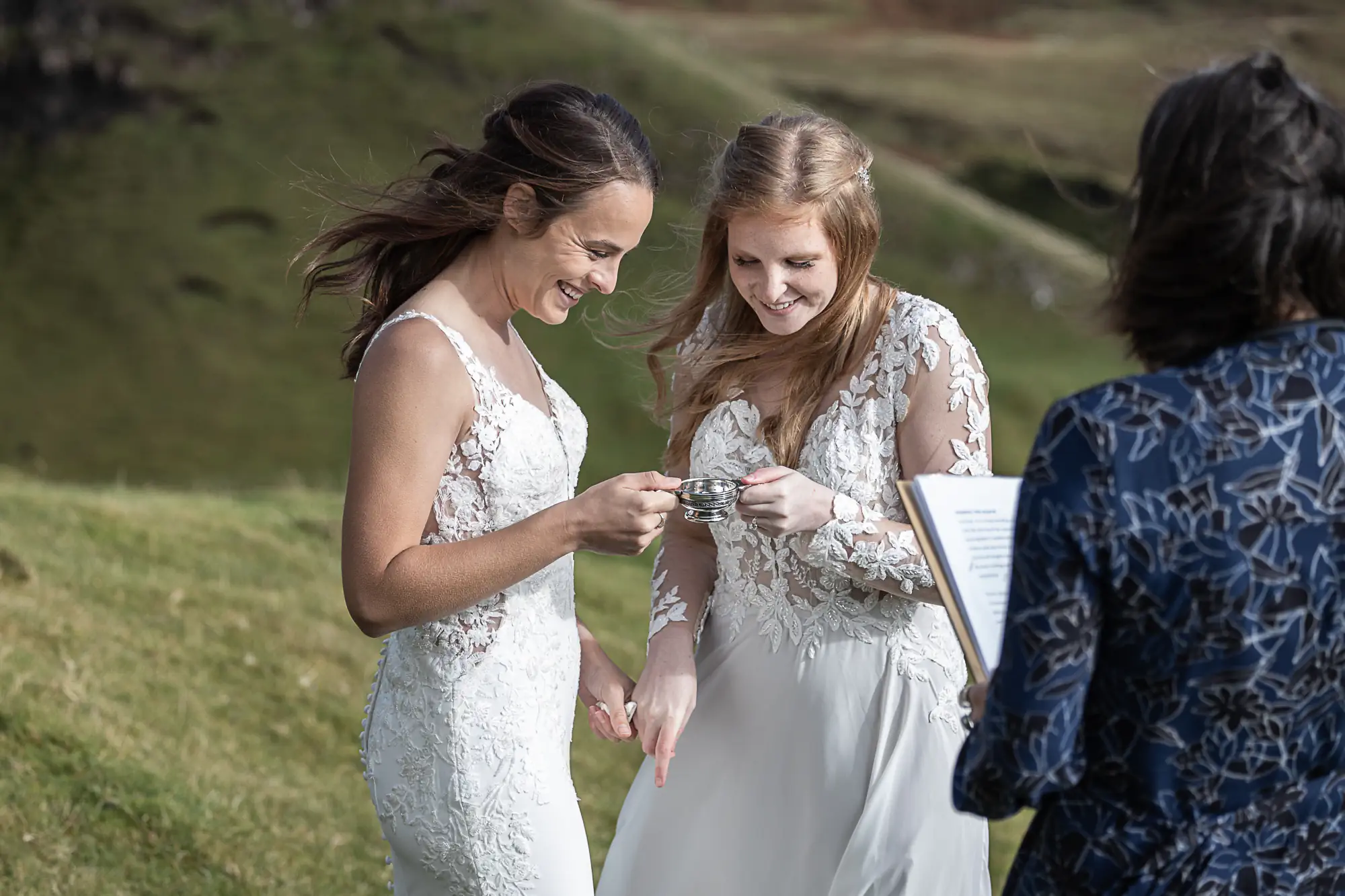 brides holding a quaich