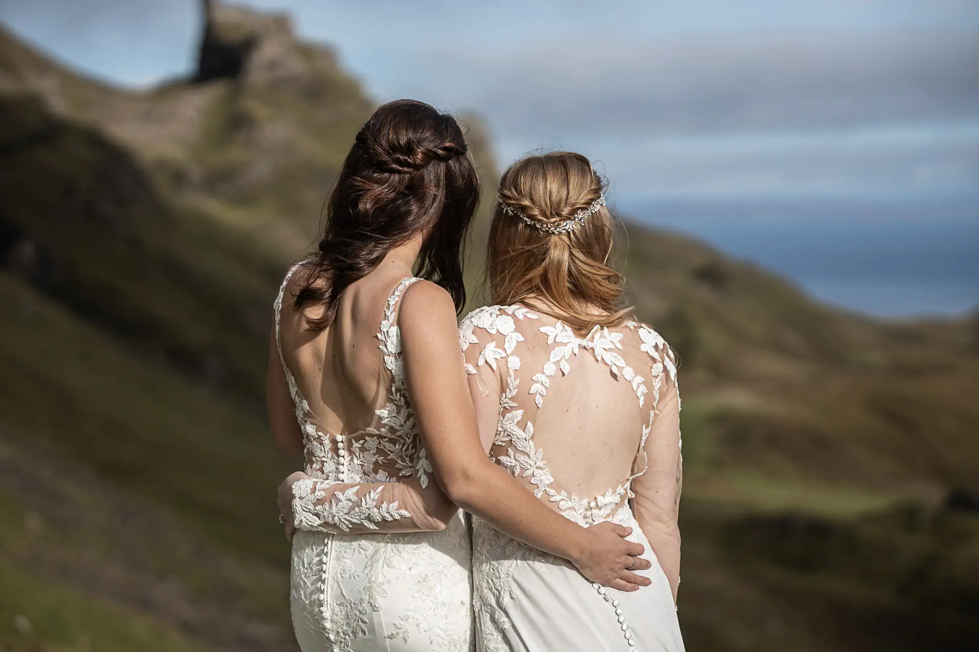 brides looking out over the Quiraing