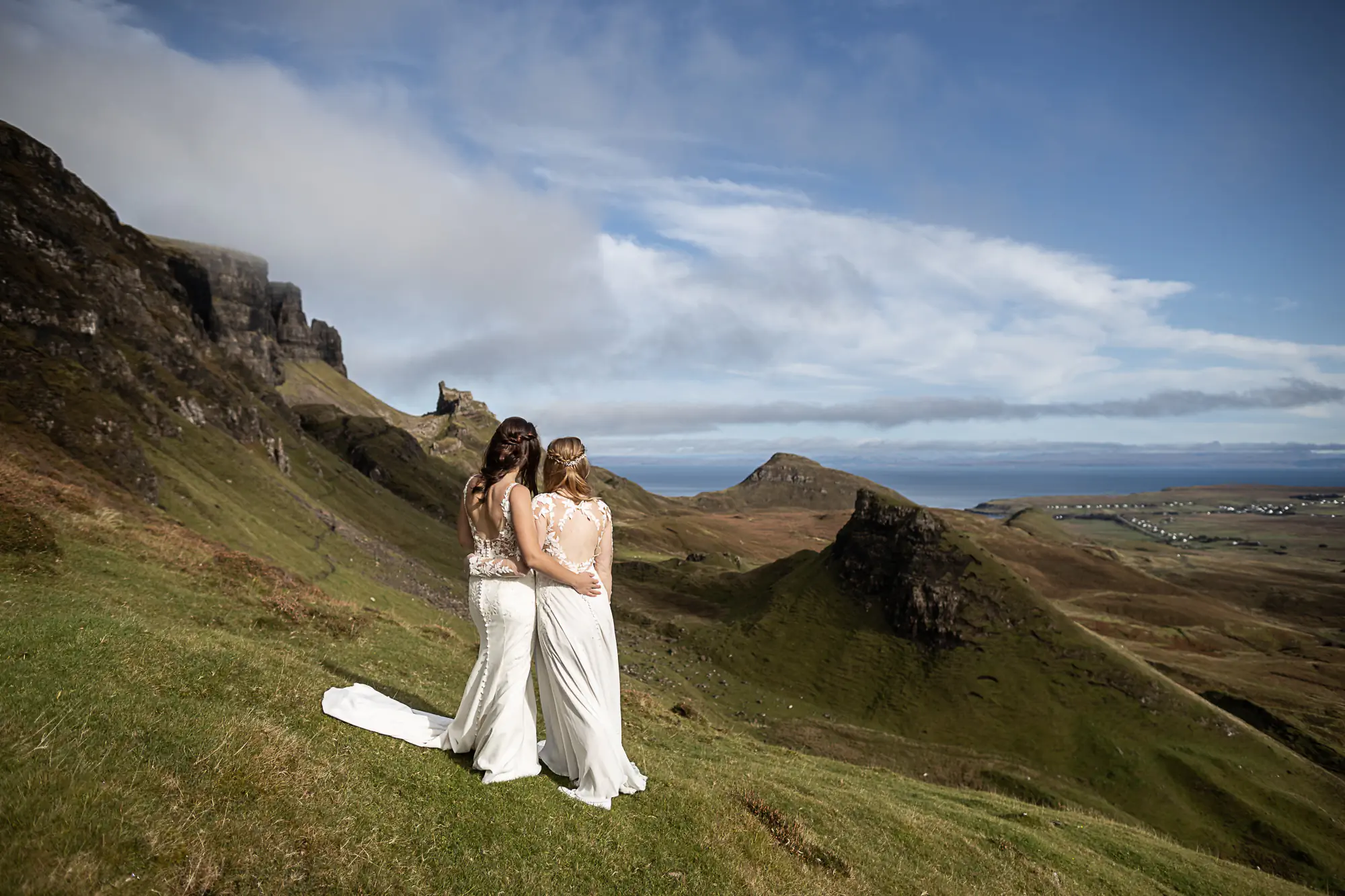 brides looking out over the Quiraing