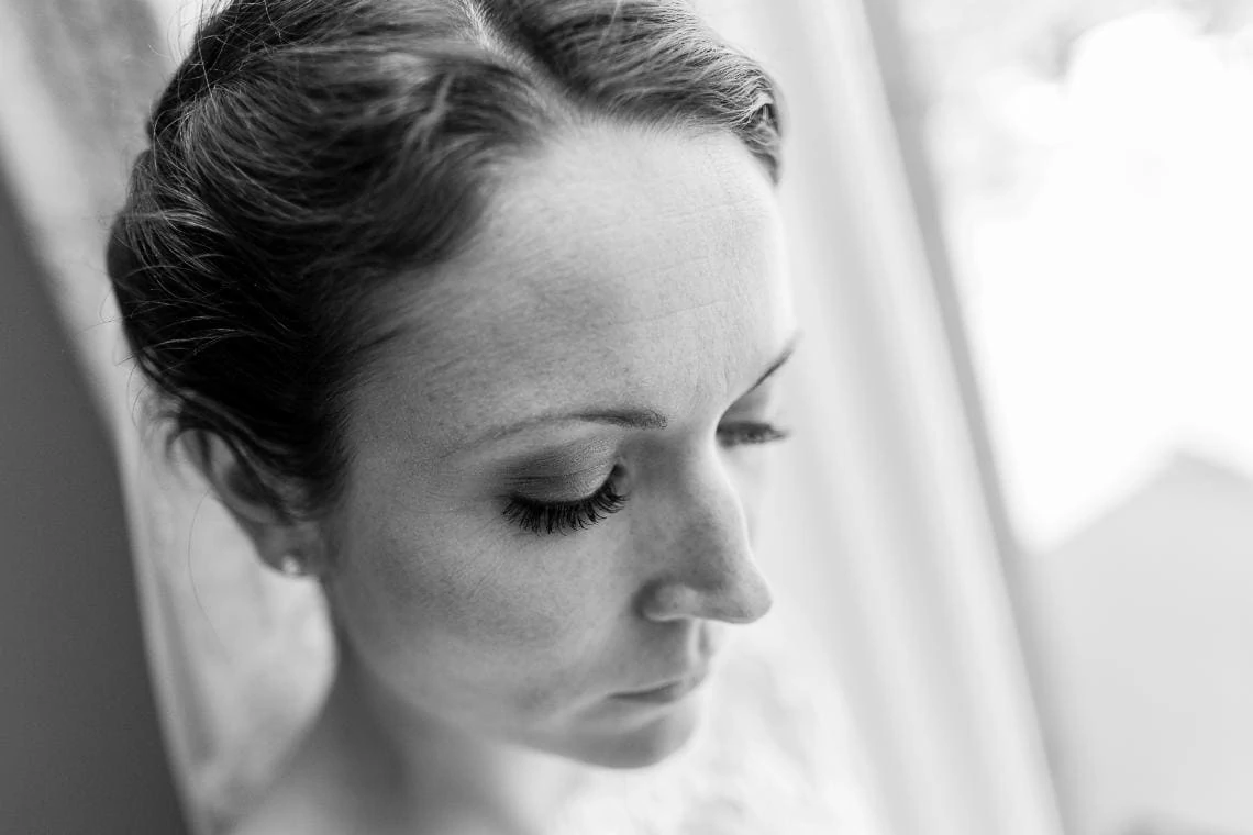 bride's eye makeup detail photo