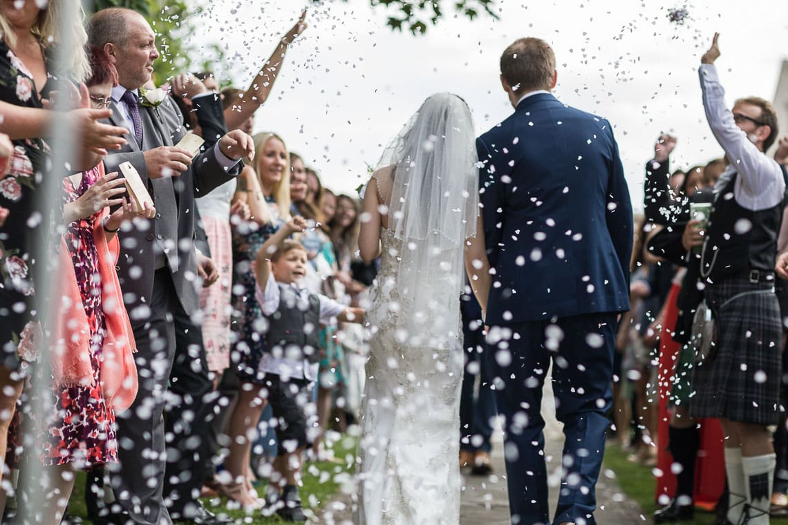 newlyweds confetti photo