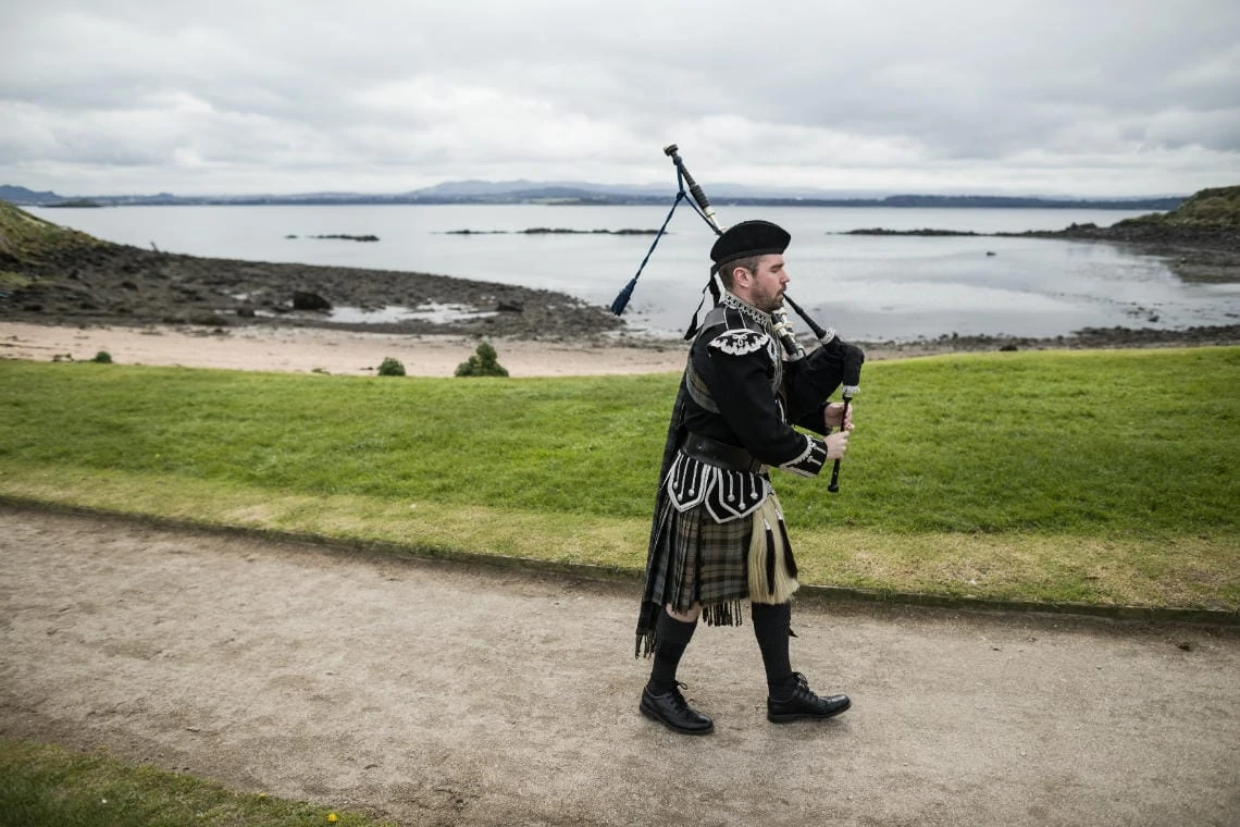 Piper leads wedding party to Inchcolm Abbey
