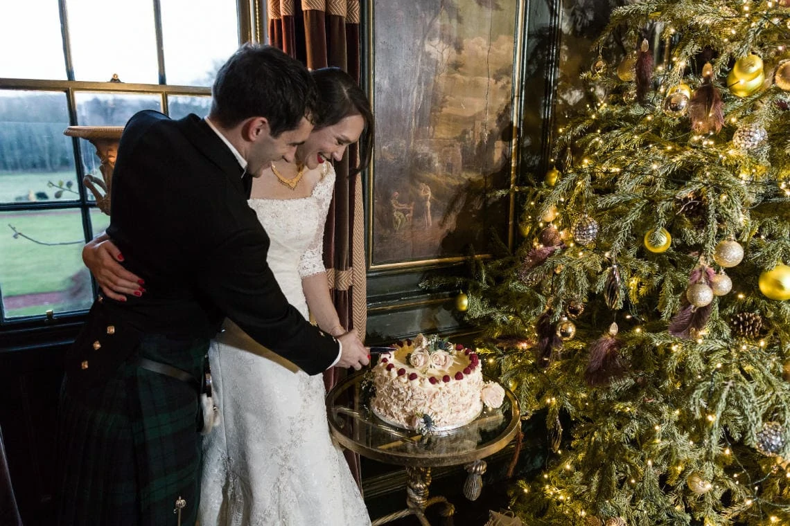 Italian Room newlyweds cutting the cake