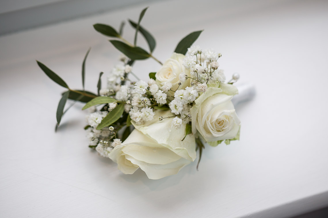 white rose wedding flowers