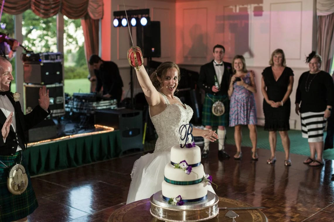 Pavilion bride raises sword for cutting the cake