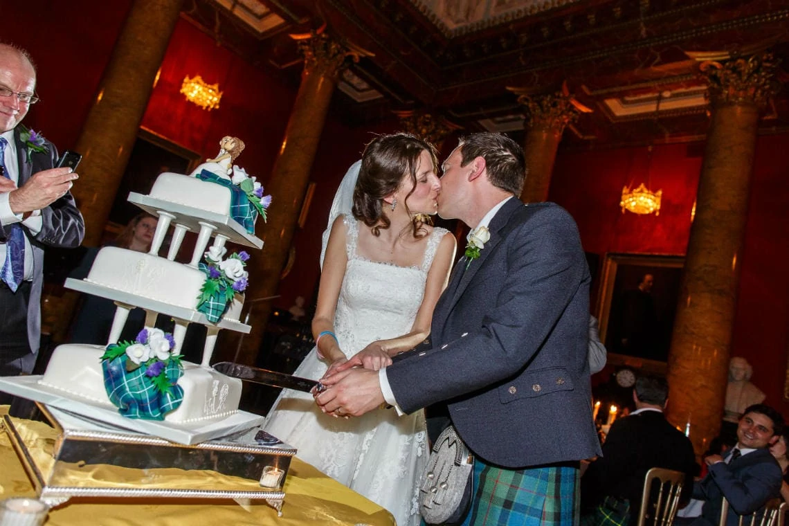 newlyweds cutting the cake in the Great Hall