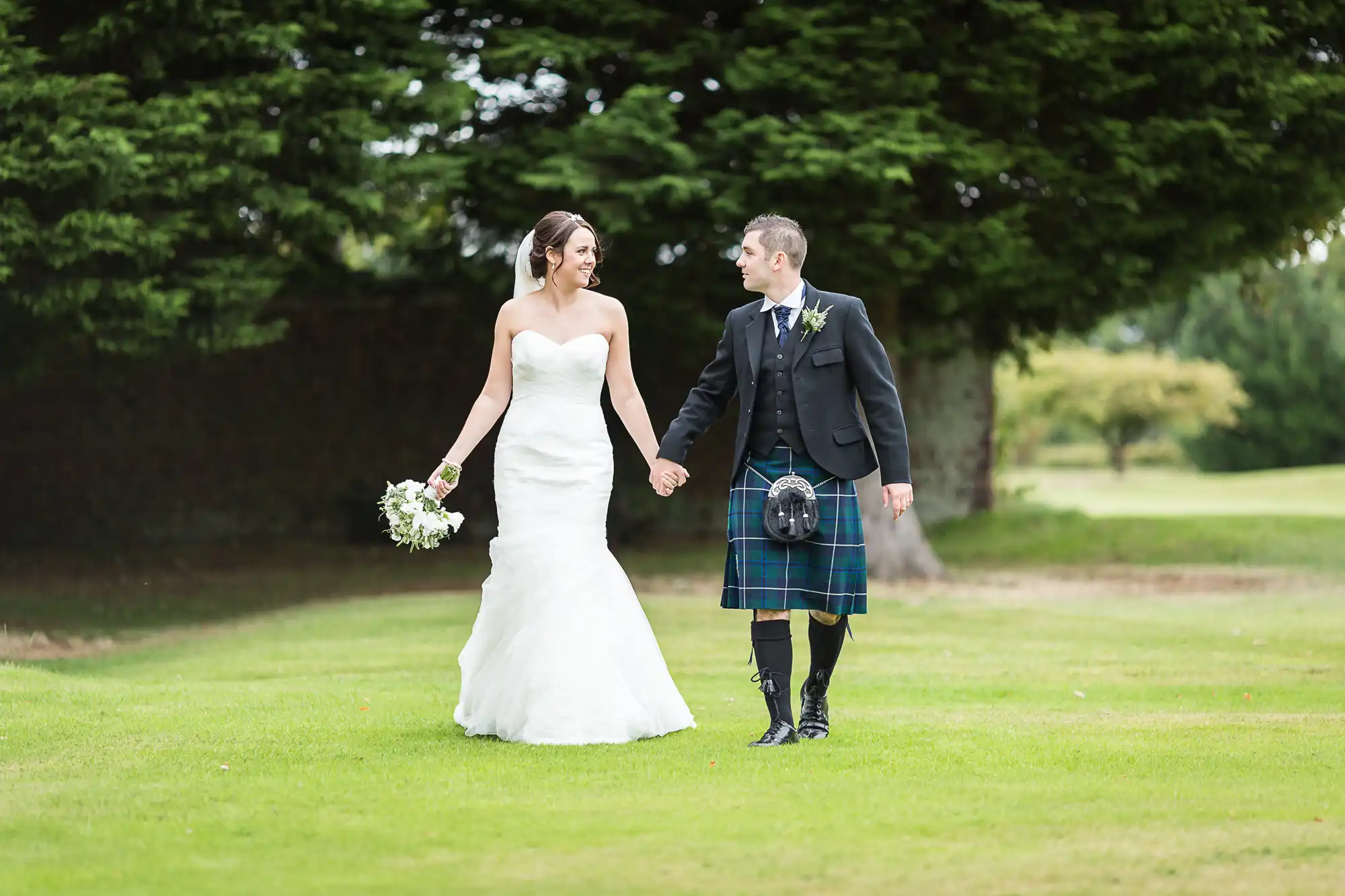 Royal Musselburgh Golf Course wedding - Gillian and Dougie