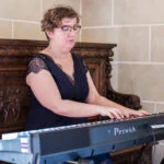 sister of the groom singing and playing keyboard